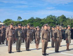 เข้าแถวเคารพธงชาติ เนื่องในวันพระราชทานธงชาติไทย